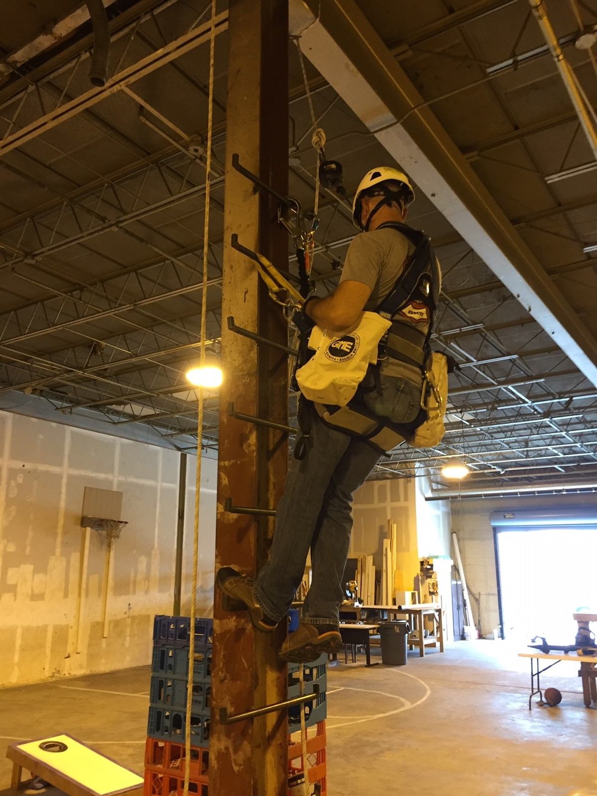 Harnessed climb simulation